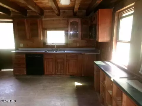 Kitchen - 271 Hickey Rd, Hampton, NY 12837 photo 2 of 5