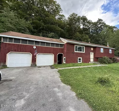 739 Old Stage Rd, Lake Luzerne, NY 12846