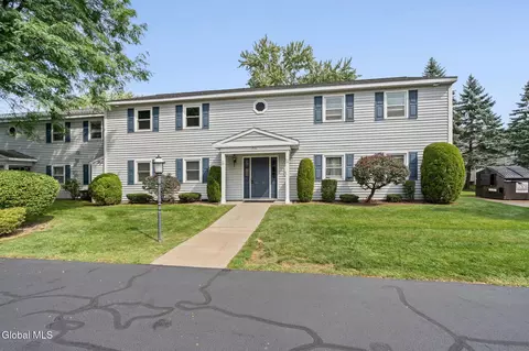 125 Cedarview Ln, Watervliet, NY 12189