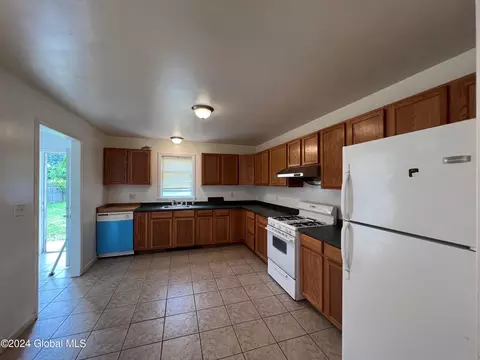 Kitchen - 313 Chiswell Rd, Schenectady, NY 12304 photo 1 of 2