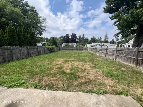 Exterior - 313 Chiswell Rd, Schenectady, NY 12304 photo 2 of 3