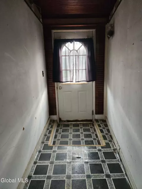 Entry Way - 125 Maple St, Corinth, NY 12822 photo 5 of 8