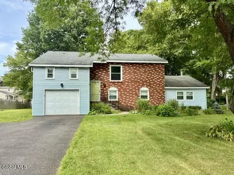 6 Pinestump Rd, Albany, NY 12205