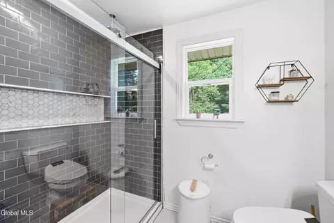 Bath - 233 Elm Ave E, Selkirk, NY 12158 photo 2 of 4