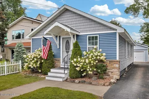 2872 Guilderland Ave, Rotterdam, NY 12306