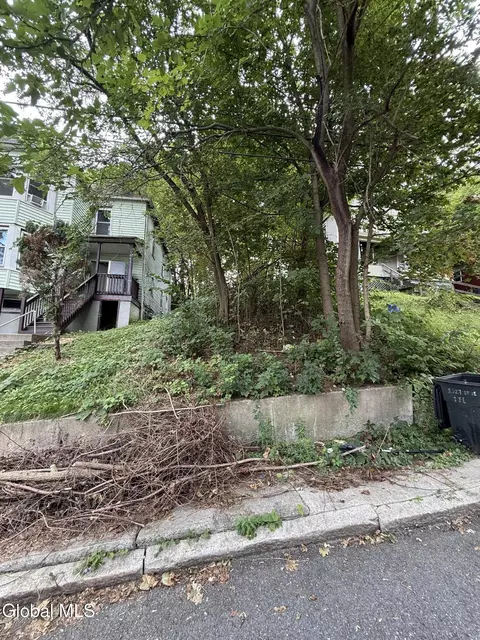 1352 1st St, Rensselaer, NY 12144