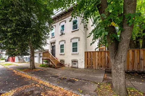 326 9th St, Troy, NY 12180