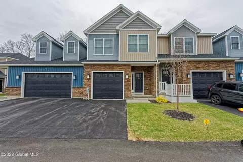 38 Stacey Way, Troy, NY 12180