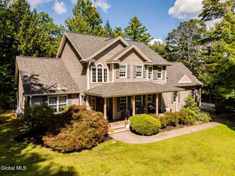 14 Veranda Ln, Queensbury, NY 12804