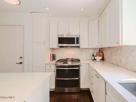 Kitchen - 222 Marshall Ave, Schenectady, NY 12304 photo 6 of 8