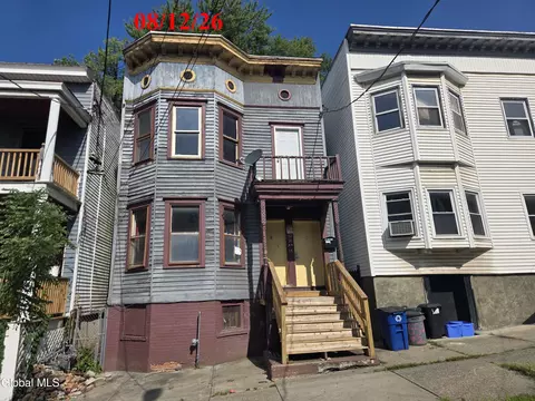 67 Lark St, Albany, NY 12210