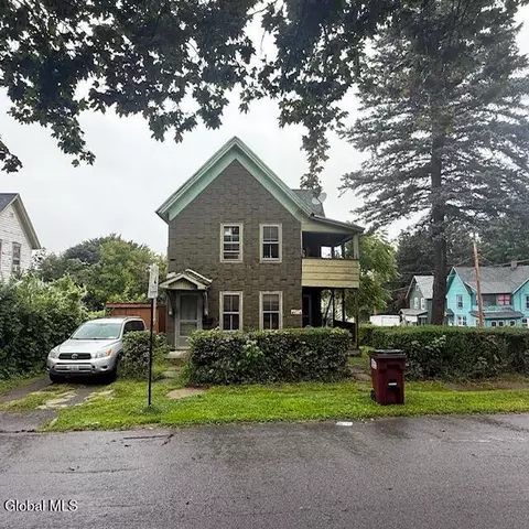 58 3rd St, Gloversville, NY 12078