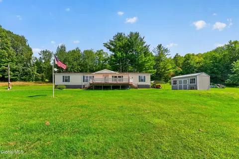 94 Cushman Rd, Pittstown, NY 12121