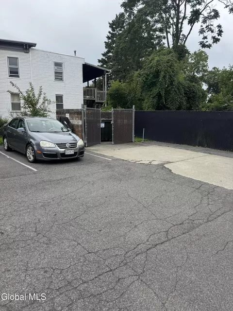 Exterior - 4 River St, Schenectady, NY 12305 photo 3 of 6