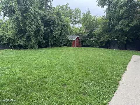 Exterior - 4 River St, Schenectady, NY 12305 photo 5 of 6