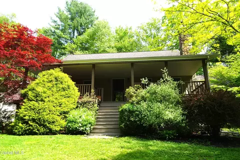 417 Overlook Dr, Hillsdale, NY 12529