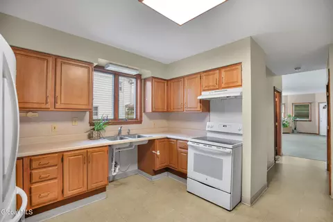 Kitchen - 1207 Cullen Ave, Schenectady, NY 12309 photo 3 of 5