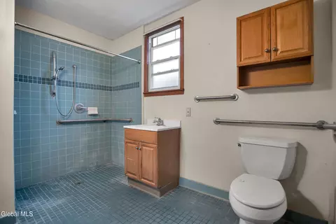 Bath - 1207 Cullen Ave, Schenectady, NY 12309 photo 2 of 2