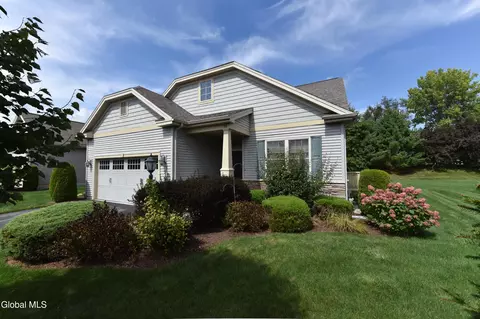 18 Meldon Cir, Queensbury, NY 12804