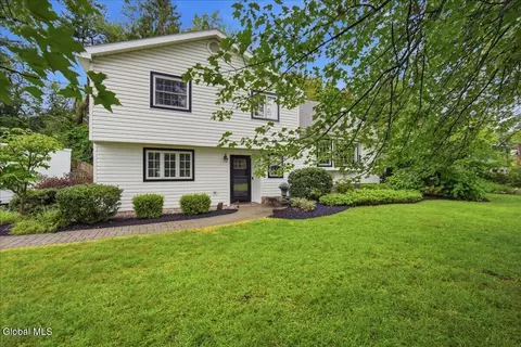 Exterior - 7 Eberle Rd, Latham, NY 12110 photo 3 of 10
