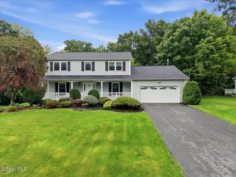 11 Tudor St, Clifton Park, NY 12065