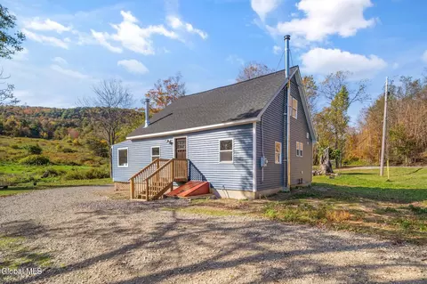 161 Bly Hollow Rd, Petersburgh, NY 12138