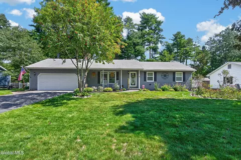 17 Crownwood Ln, Queensbury, NY 12804