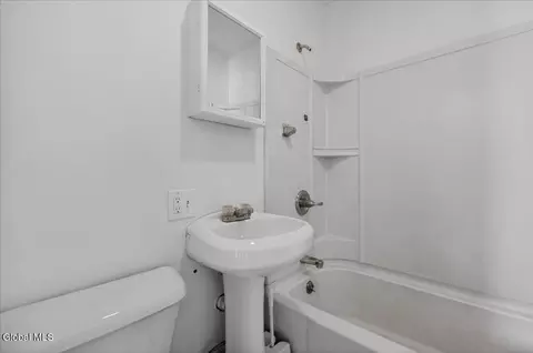 Bath - 103 Porter St, Schenectady, NY 12308 photo 1 of 2