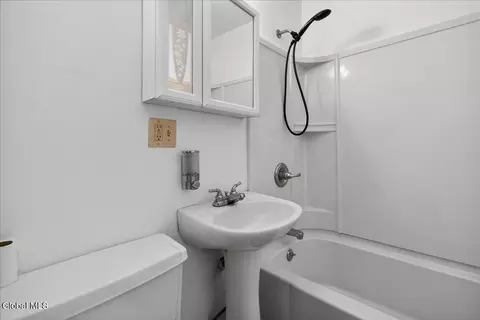 Bath - 103 Porter St, Schenectady, NY 12308 photo 2 of 2