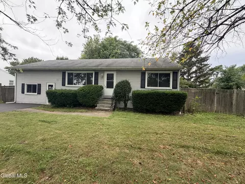 11 Pershing Dr, Latham, NY 12110