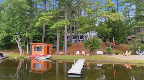 24 Memory Ln, Chestertown, NY 12817