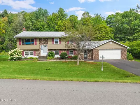 242 Burdick Rd, Gloversville, NY 12078