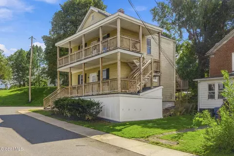 24 Dubuque St, Rensselaer, NY 12144