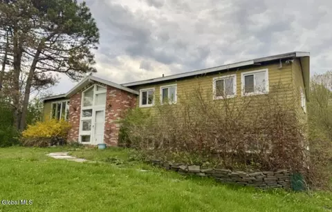 1027 Township Rd, Altamont, NY 12009