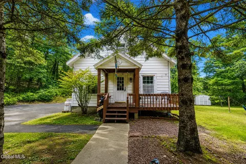 104 Birch Ave, Lake George, NY 12845