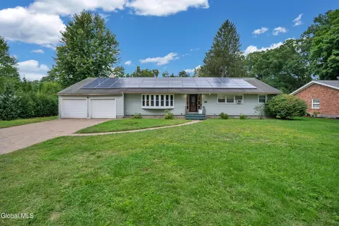 26 Fort Amherst Rd, Queensbury, NY 12804