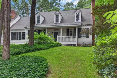 45 Tabor Rd, Halfmoon, NY 12118