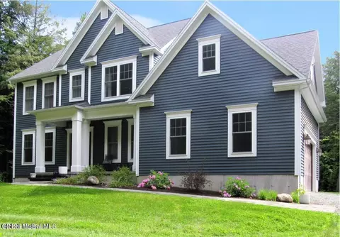 2 Cannon Royal Dr, Saratoga Springs, NY 12866