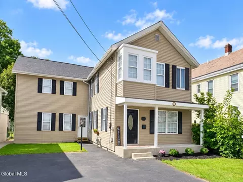 20 7th St, Waterford, NY 12188