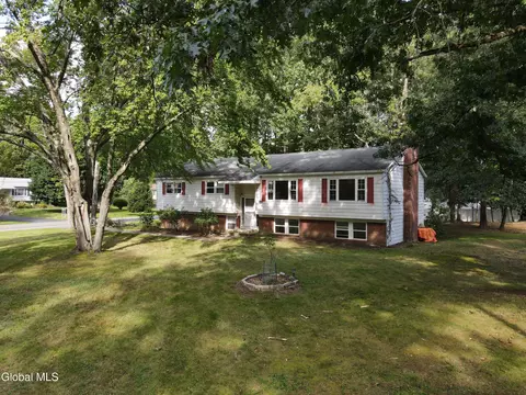1 Torrero Dr, Clifton Park, NY 12065