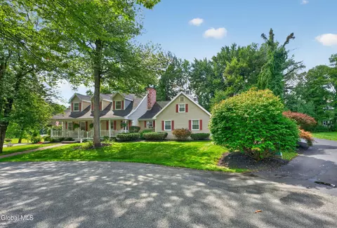 4 Massachusetts Ct, Rexford, NY 12148