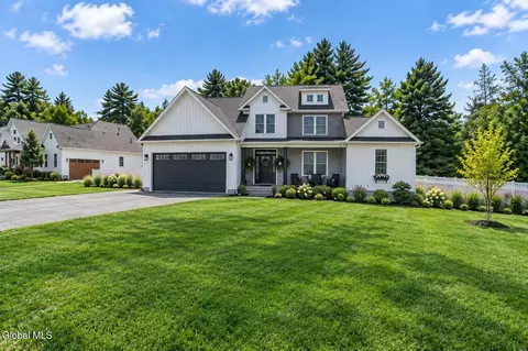 4 Magnolia Ct, Ballston Spa, NY 12020