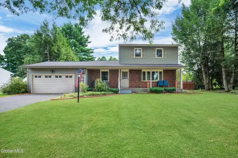 15 Walter Dr, Saratoga Springs, NY 12866