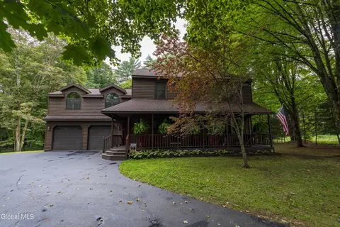 28 Hyspot Rd, Greenfield Center, NY 12833