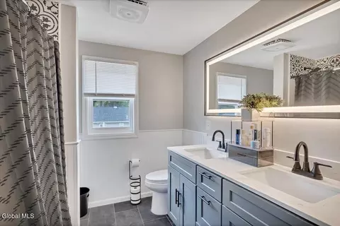 Bath - 143 Ray Ave, Schenectady, NY 12304 photo 3 of 4