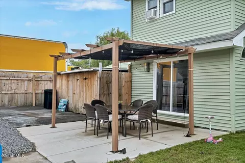 Exterior - 143 Ray Ave, Schenectady, NY 12304 photo 3 of 8