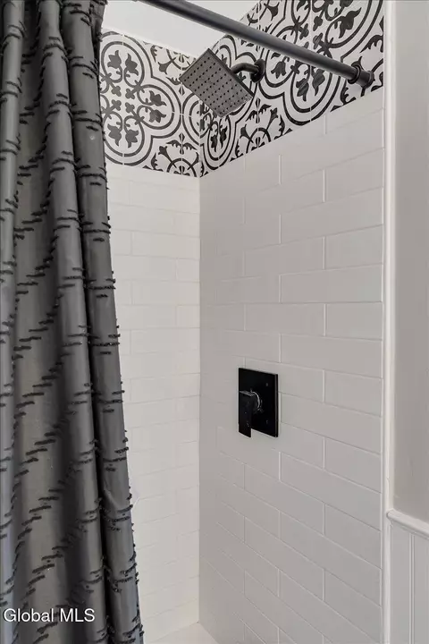 Bath - 143 Ray Ave, Schenectady, NY 12304 photo 4 of 4