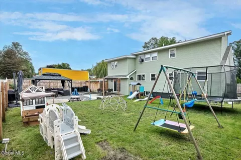 Exterior - 143 Ray Ave, Schenectady, NY 12304 photo 7 of 8
