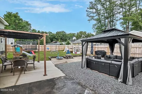 Exterior - 143 Ray Ave, Schenectady, NY 12304 photo 5 of 8