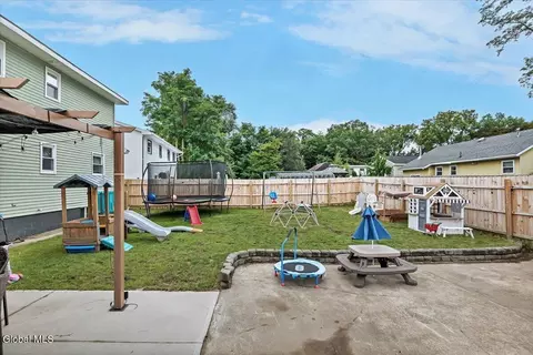 Exterior - 143 Ray Ave, Schenectady, NY 12304 photo 4 of 8